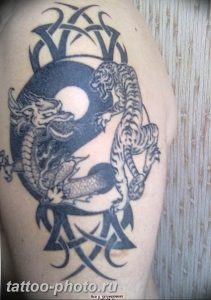 фото тату тигр и дракон 07.12.2018 №076 - tattoo tiger and dragon - tattoo-photo.ru